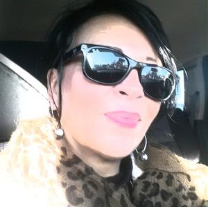 Meet your Posher, Lori